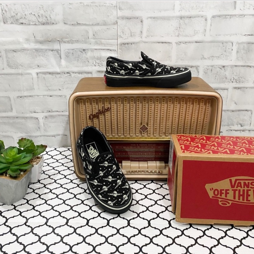 Vans- Halloween - glow in the dark skulls